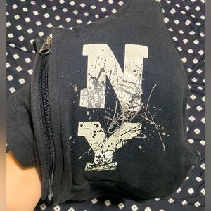 💰2/$10 Kids Highland Outfitters Black NY Hoody- size 8